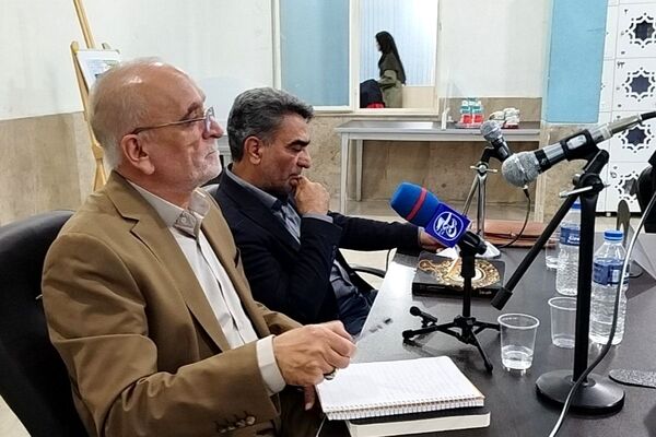  نشست نقد و بررسی کتاب در کتابخانه عمومی علامه امینی 