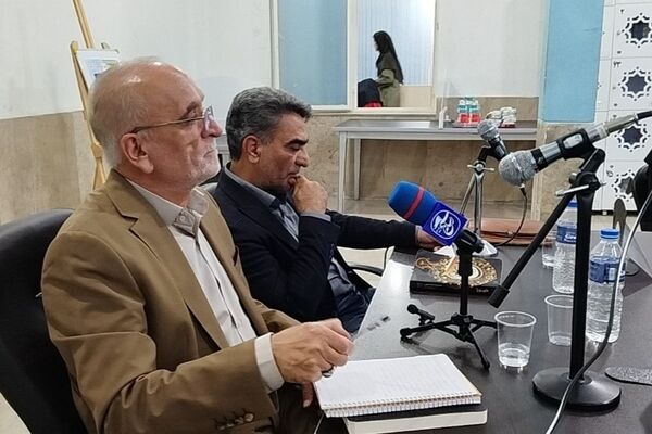  نشست نقد و بررسی کتاب در کتابخانه عمومی علامه امینی 