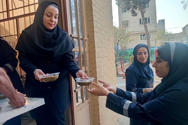 برپایی ایستگاه صلواتی و شهادت حضرت زهرا در مدرسه شهید زهره‌وند قرچک 