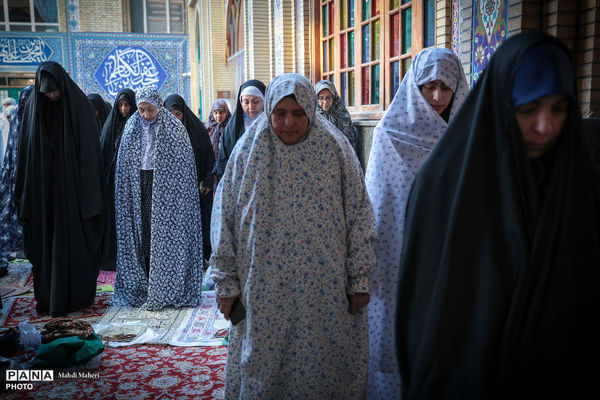 اقامه نماز عید سعید فطر در آستان مقدس امام زاده صالح(ع)