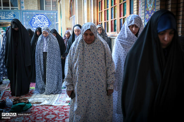 اقامه نماز عید سعید فطر در آستان مقدس امام زاده صالح(ع)