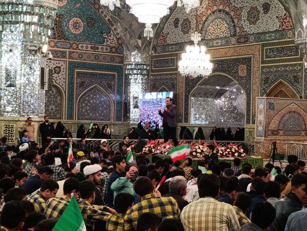 اجتماع 5 هزار نفری نوجوانان دانش آموز در حرم مطهر رضوی 