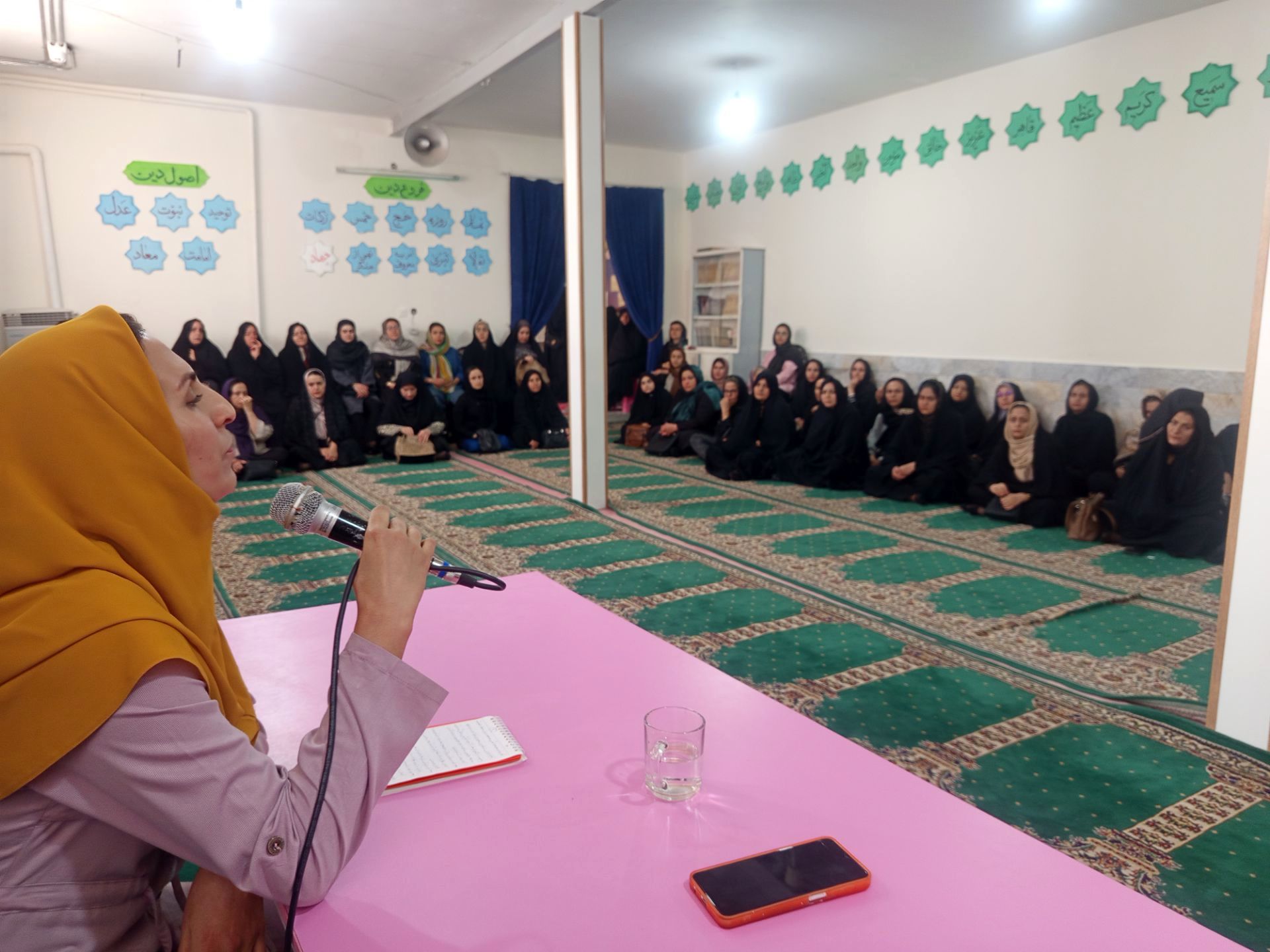 اولین جلسه انجمن اولیا در دبستان سمیه 