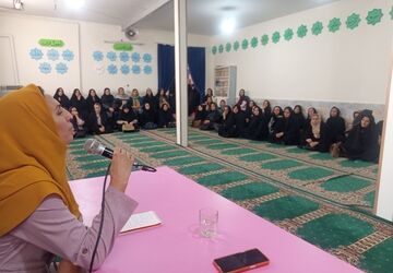 اولین جلسه انجمن اولیا در دبستان سمیه 