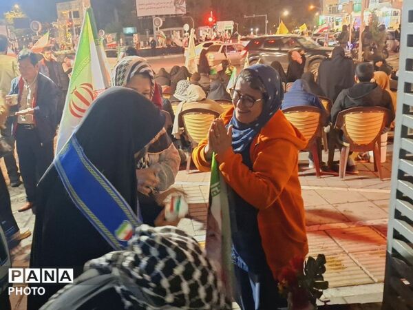 میز فرهنگی و هنری کانون فرهنگی تربیتی ۱۵ خرداد در میدان شریعتی