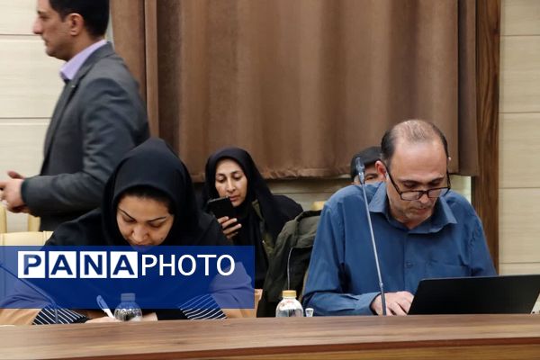 نشست خبری مدیرکل راه و شهرسازی و مدیران دستگاه‌های متولی حمل و نقل یزد