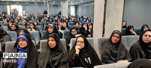 آیین تجلیل از معلمان برگزیده مدارس غیردولتی استان قم