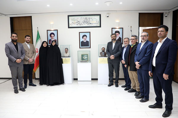 رونمایی از سردیس شهیدان رجایی و باهنر در دفتر وزیر آموزش و پرورش