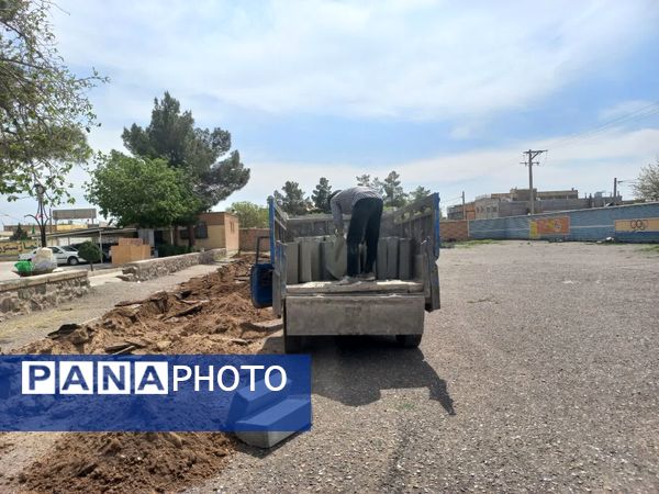 آغاز ساخت زمین چمن مصنوعی در دبیرستان نمونه دولتی دانش