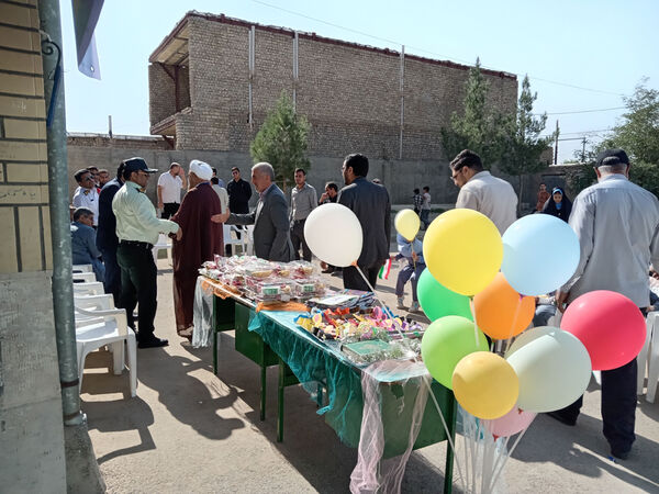 حضور مسئولان شهرستان جعفرآباد قم در دبستان حضرت زینب(س)