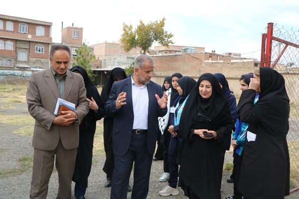 تجلیل مدیرکل آموزش و پرورش آذربایجان غربی از دانش‌آموز سخنران در نشست با رئیس جمهور