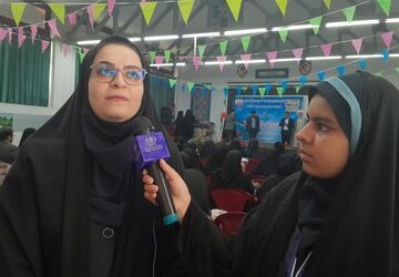 تجلیل از پژوهشگران و فعالان آموزشی و تربیتی در دبستان شهید چیتی ناحیه ۴