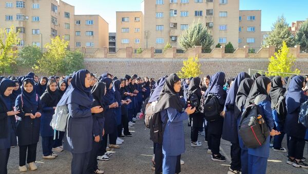 آیین بازگشایی مدارس و آغاز سال تحصیلی در دبیرستان دخترانه زکیه سنندج 