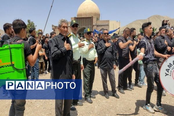 آئین با شکوه عزاداری آقا اباعبدالله الحسین (ع)در روز عاشوراحسینی