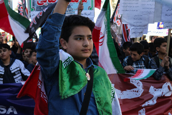حضور پرشور دانش آموزان زنجانی در راهپیمایی ۱۳ آبان