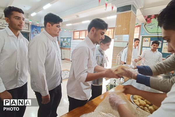 طنین زیارت عاشورا در دبیرستان نمونه دولتی شهدای علم و فناوری