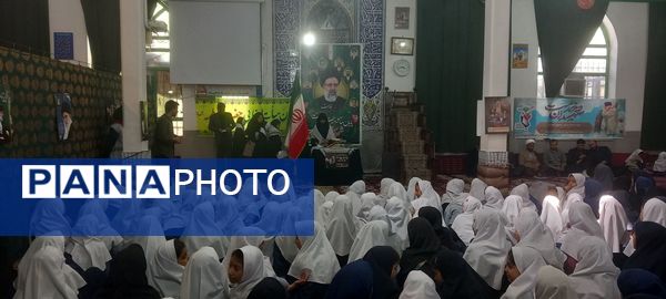 شرکت دانش‌آموزان دبستان حضرت فاطمه(س) در مراسم سالگرد شهدای خدمت