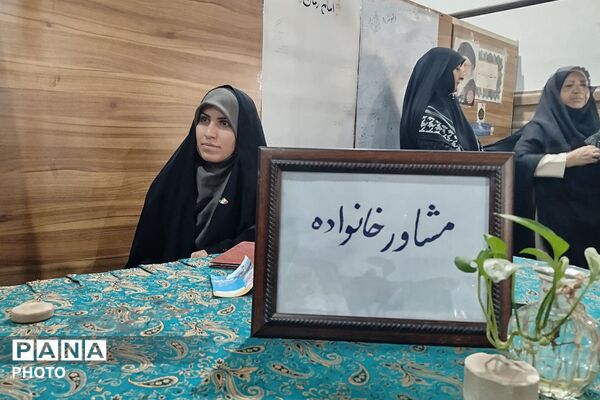 برپایی میز خدمت و مشاوره خانواده آموزش و پرورش شهرستان قدس در میعادگاه نماز جمعه