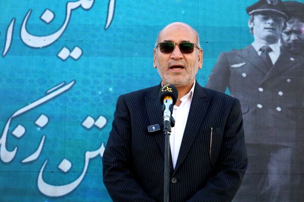 آیین نمادین نواختن «گلبانگ انقلاب اسلامی » در مدرسه احمد فتاحی ناحیه دو یزد