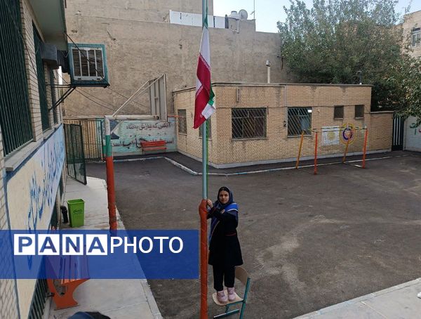 از درس تا دفاع مقدس،دانش آموزان پای کار یاد شهدا با طنین صدای زنگ مقاومت و ایثار 