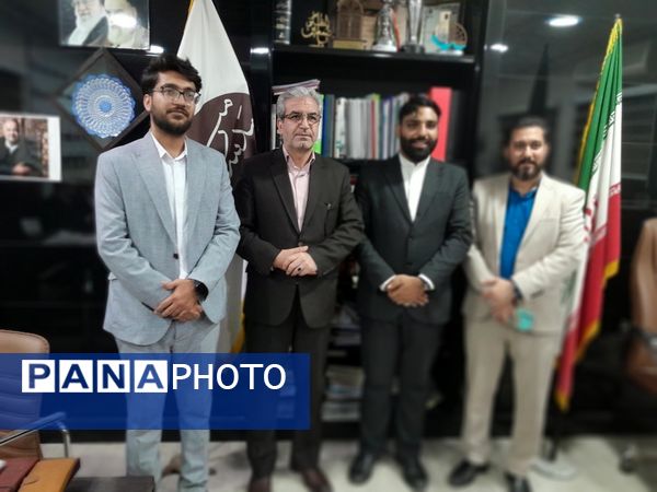 بازدید معاون وزیر و رئیس مرکز اطلاع رسانی و روابط عمومی وزارت آموزش و پرورش از مدرسه ماندگار سعادت بوشهر