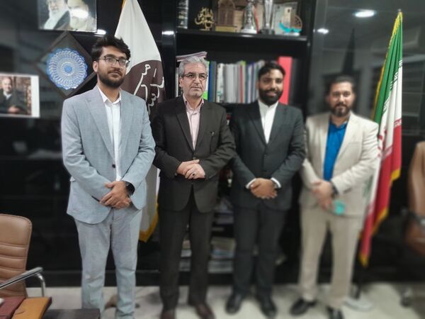 بازدید معاون وزیر و رئیس مرکز اطلاع رسانی و روابط عمومی وزارت آموزش و پرورش از مدرسه ماندگار سعادت بوشهر