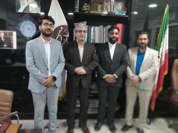 بازدید معاون وزیر و رئیس مرکز اطلاع رسانی و روابط عمومی وزارت آموزش و پرورش از مدرسه ماندگار سعادت بوشهر