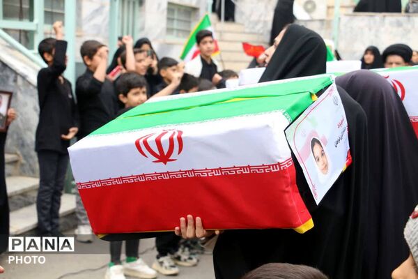 میدان را خالی نخواهیم کرد 