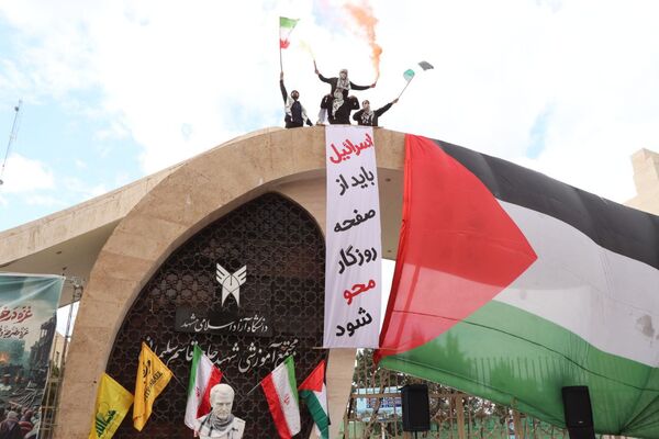 غرش خشم انقلابی دانشجویان دانشگاه آزاد مشهد علیه صهیونیسم و فریاد همبستگی با غزه