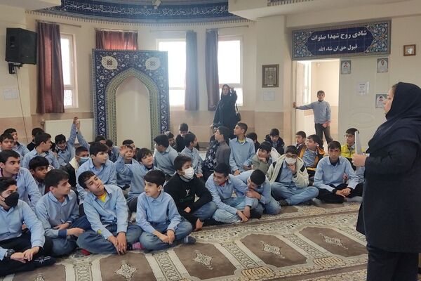 معاینات پزشکی دانش‌آموزان مدرسه انصارالمهدی قرچک