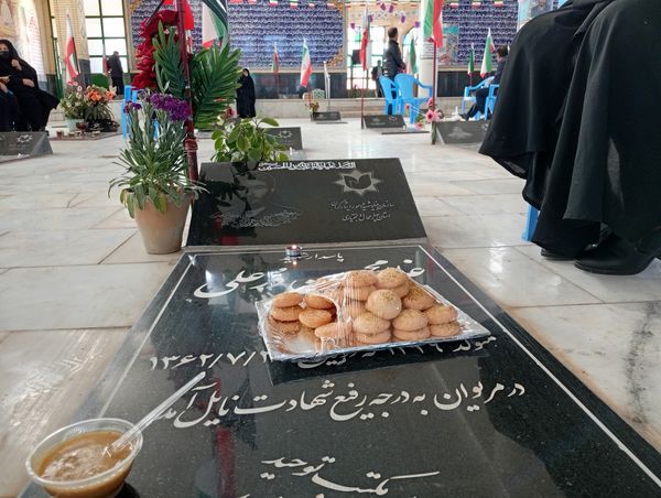 محفل شهدا در گلزار شهدای شهر بن 
