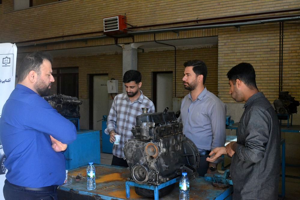 برگزاری کارگاه آموزشی آشنایی با سیستم موتور و سیستم سوخت‌رسانی خودرو در بهارستان 2