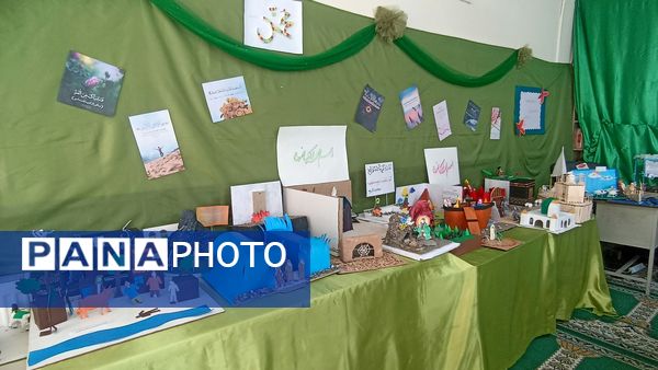 برگزاری نمایشگاه باقرآن تا آسمان در دبیرستان دخترانه امام حسین(ع)