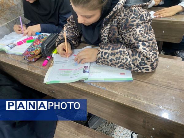 برگزاری انتخابات شورای دانش آموزی در دبیرستان مطهره ناحیه ۶