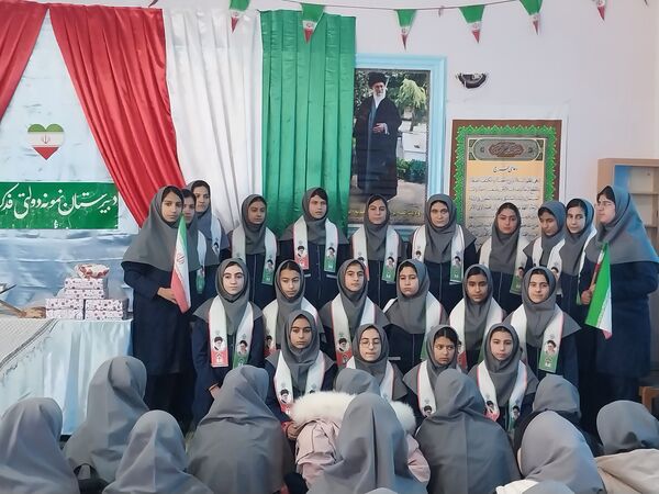 تقدیر از دانش‌آموزان برتر آموزشگاه فدک فاروج 