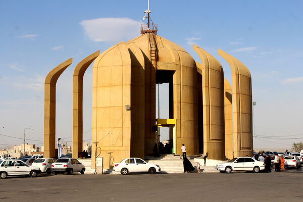 زمزمه عاشقانه دعای عرفه در یادمان 14 شهید گمنام کوه خضر نبی(ع)
