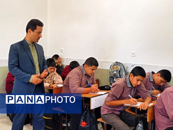 آزمون سنجش در دبیرستان میثاق 