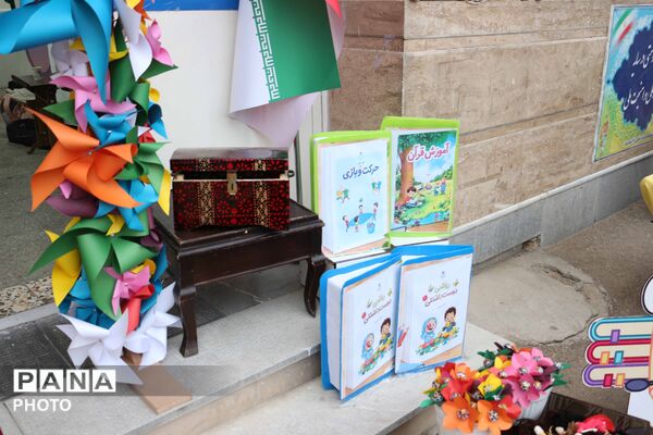 جشن شکوفه‌ها در مدرسه ۱۷ شهریور بجنورد با یاد دختران شهید میناب
