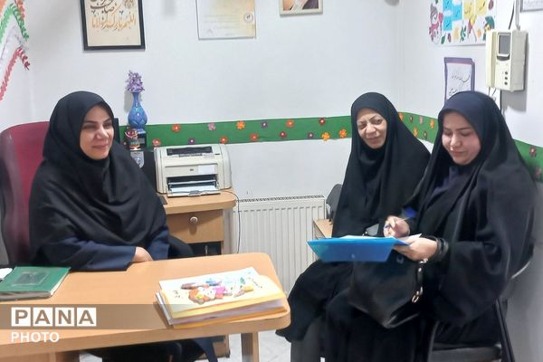 بازدید مدیر اداره تعلیم و تربیت شهرستانهای استان تهران از کودکستان فدک ناحیه دو شهرری 