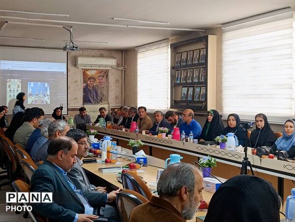 تجلیل از معلمان نمونه شهرستان قدس با حضور فرماندار و خانواده معظم شهدا
