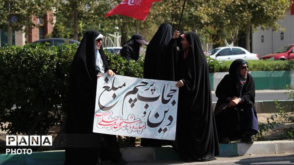 تجمع خودجوش زنان انقلابی در حمایت از حجاب
