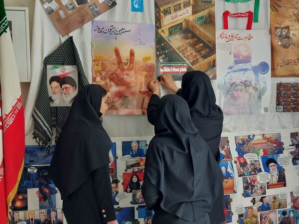 آماده‌سازی مدرسه حجاب باخرز برای دهه فجر و زنگ انقلاب