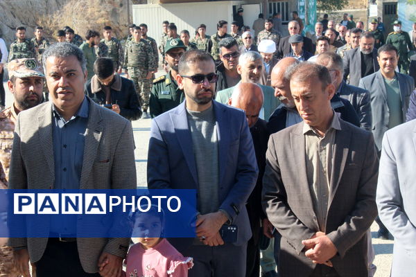 غبارروبی مزار مطهر شهدا به مناسبت آغاز دهه مبارک فجر در فراشبند