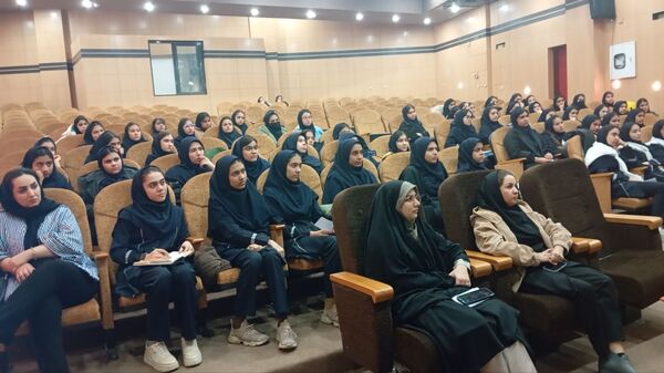 همایش  مدیریت زمان و مهارت تست زنی ویژه دانش آموزان پایه نهم دبیرستان نمونه وکیلی۱۰