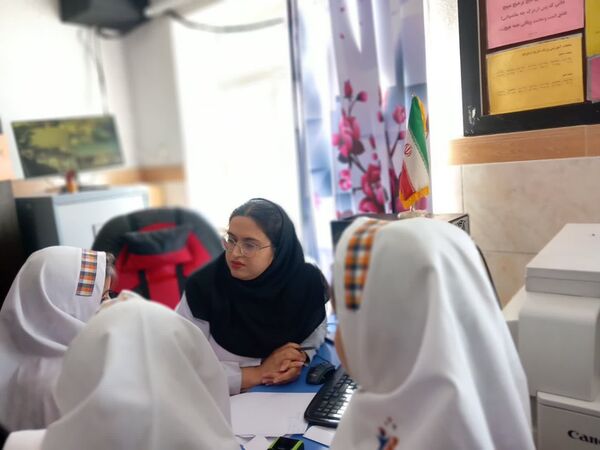 میزخدمت پزشکی رایگان برای دانش‌آموزان کم برخوردار درمدارس