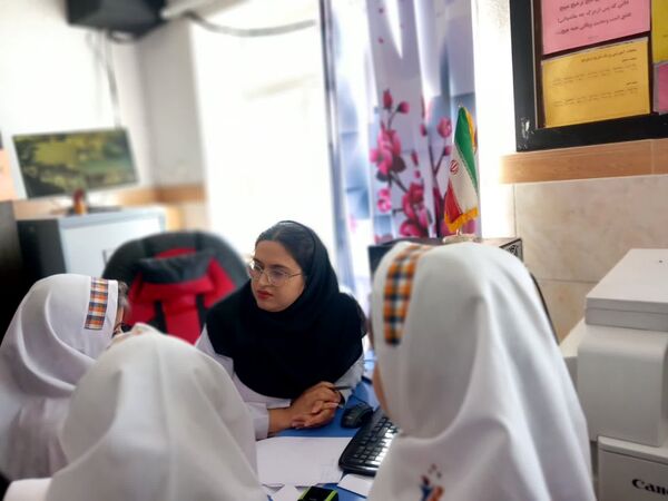 میزخدمت پزشکی رایگان برای دانش‌آموزان کم برخوردار درمدارس