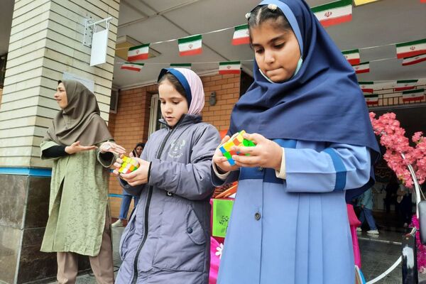  جشن نیمه شعبان در مدرسه مهرآیین ناحیه دو بهارستان