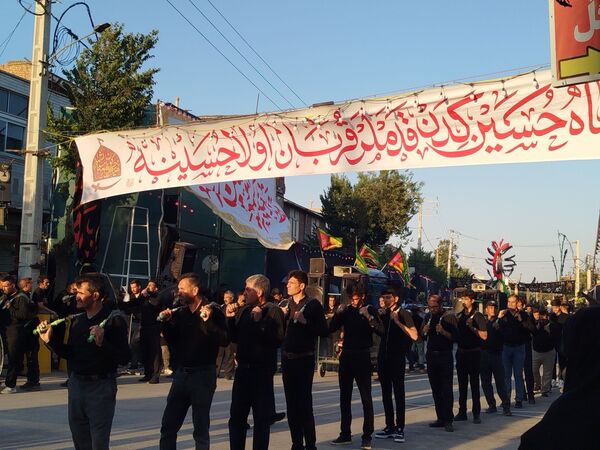از کوچه تا خیابان، شهر بن غرق در عزای حسین بن علی(ع)
