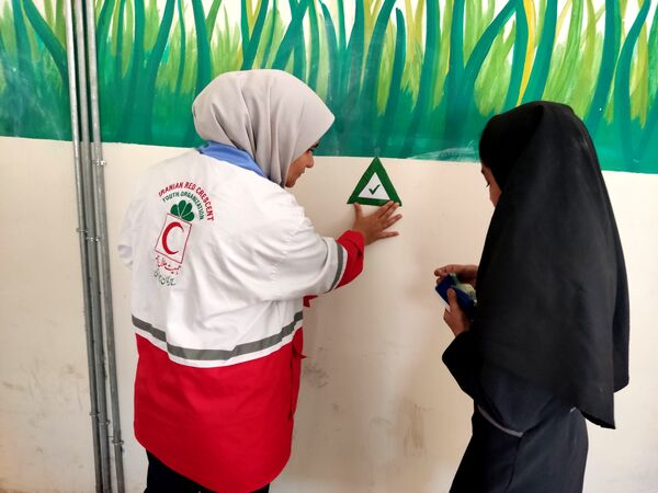 اجرای مانور زلزله  در دبیرستان دخترانه فرهیختگان