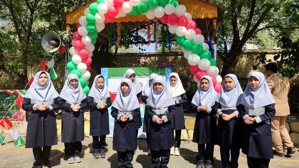 آیین نواختن زنگ مهر، ایثار و شهادت در دبستان شاهد حاج تقی آقا بزرگ ناحیه یک مشهد 